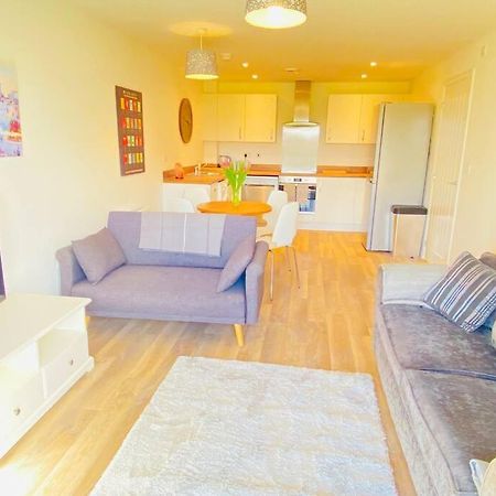 Beautiful, Brand New Apartment! 切尔滕纳姆 外观 照片