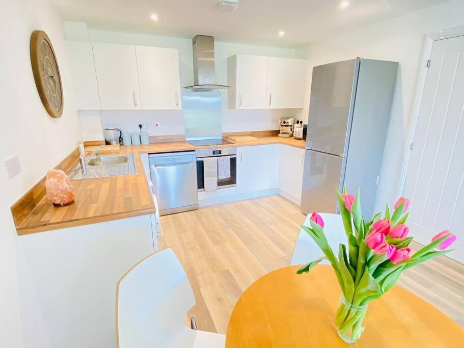 Beautiful, Brand New Apartment! 切尔滕纳姆 外观 照片