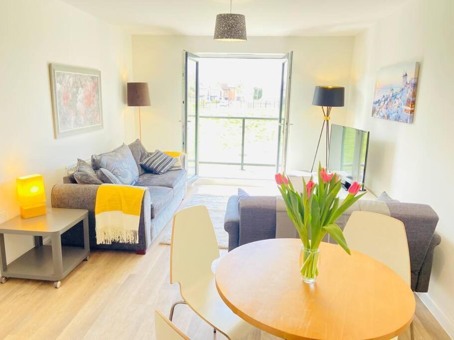 Beautiful, Brand New Apartment! 切尔滕纳姆 外观 照片