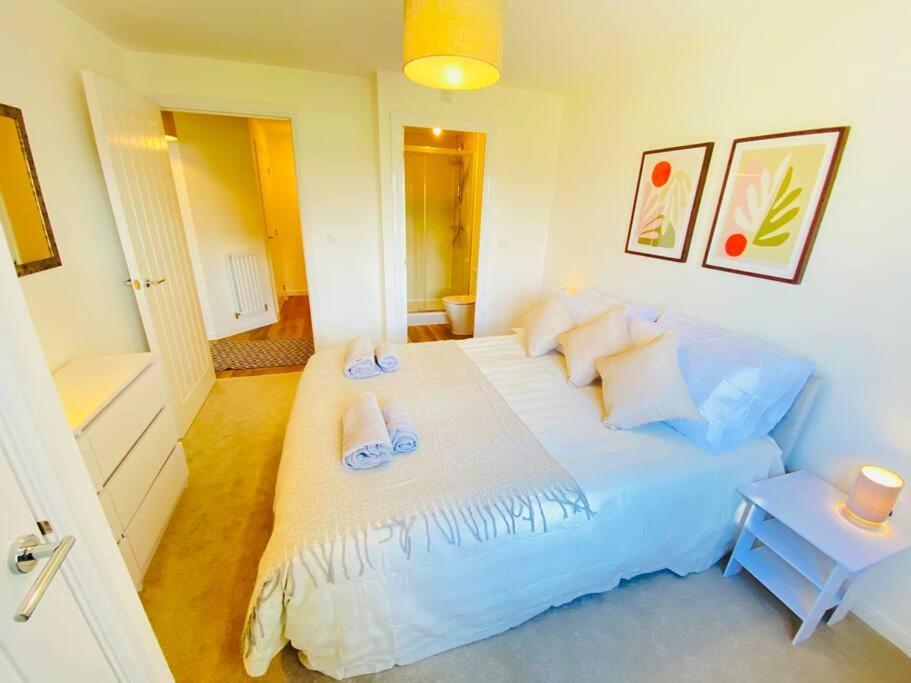 Beautiful, Brand New Apartment! 切尔滕纳姆 外观 照片