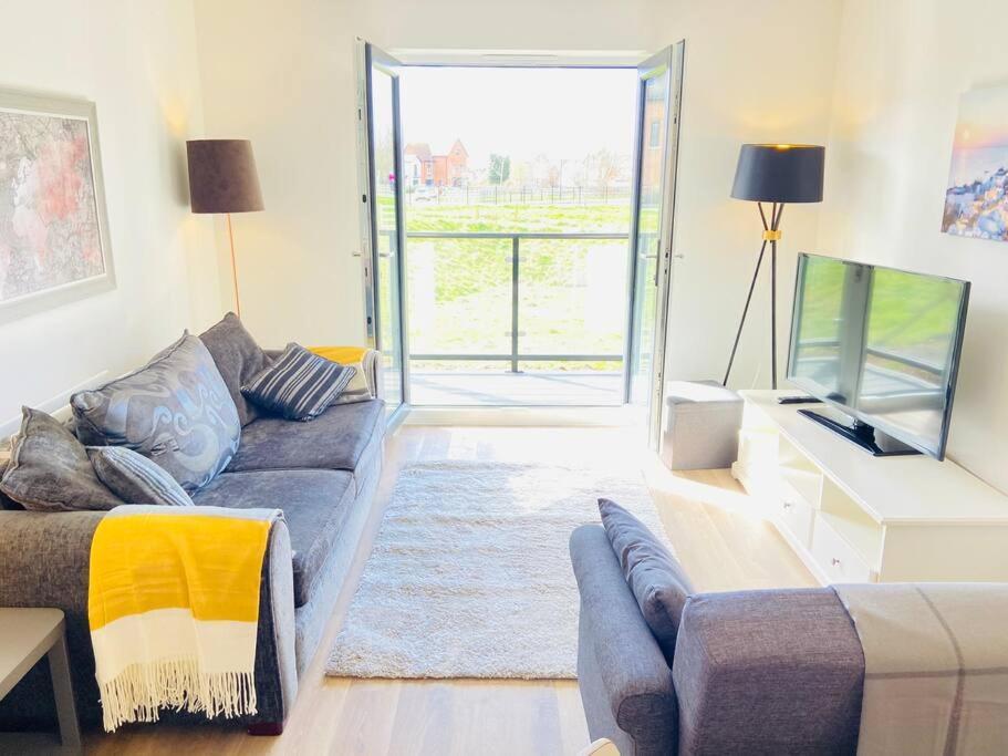 Beautiful, Brand New Apartment! 切尔滕纳姆 外观 照片