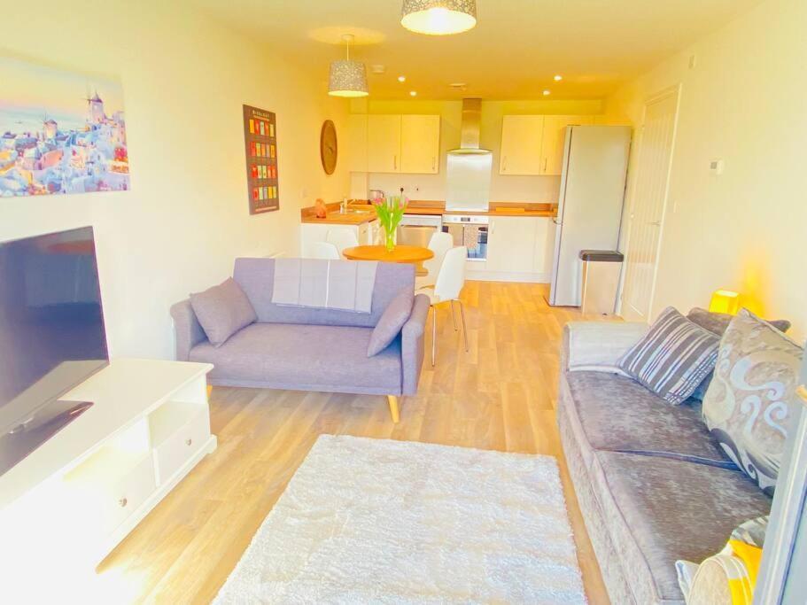 Beautiful, Brand New Apartment! 切尔滕纳姆 外观 照片